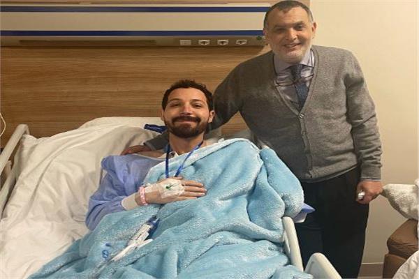الفنان «محمود حجازي» بعد نجاح العملية الجراحية