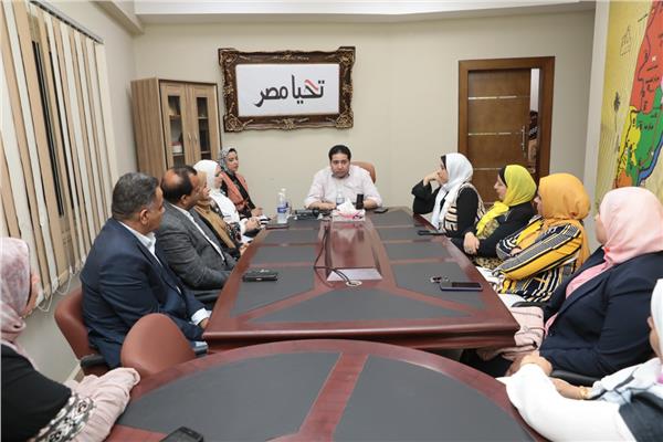 نائب محافظ بني سويف يناقش الخطوات العملية في مجالات ريادة الأعمال 