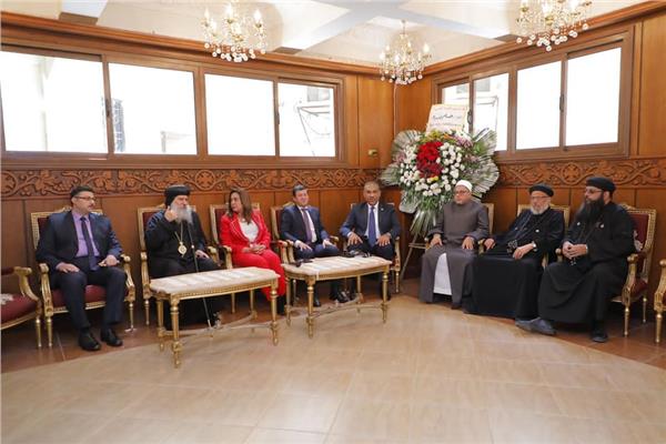 محافظ دمياط تشارك باحتفال كنيسة العذراء مريم بعيد القيامة المجيد 