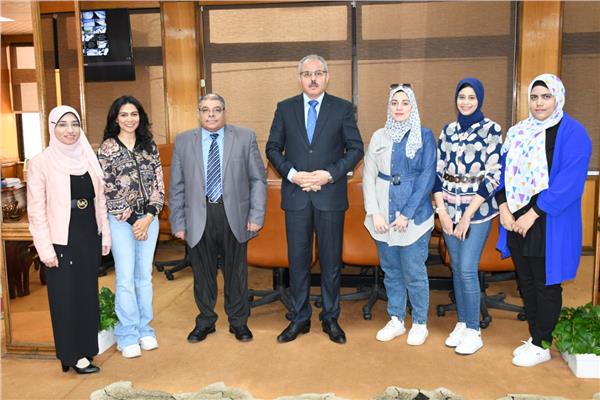رئيس جامعة القناة المعيدات الجدد لكلية التربية