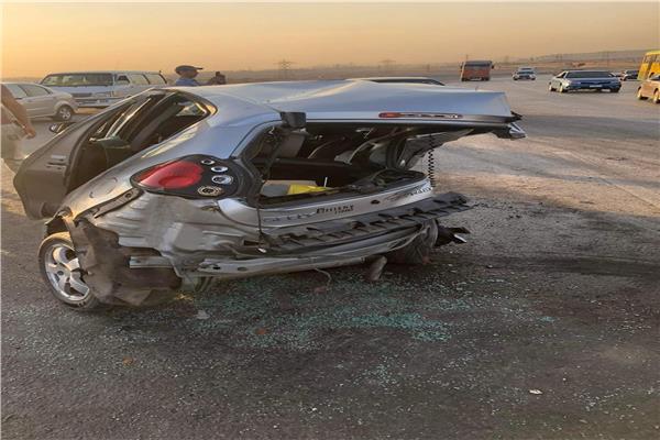 حادث تصادم سيارة ملاكي باخري بالطريق الأوسطي