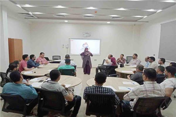  دورة تدريبية لتعليم لغة الاشارة للتعامل مع ذوى الاحتياجات الخاصة بمياه سوهاج 