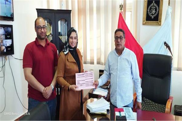 تسليم أول ترخيص طبقا للاشتراطات البنائية الجديدة برأس غارب في البحر الأحمر  