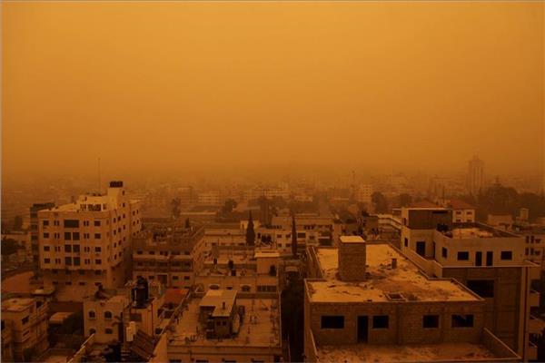 عاصفة شديدة تسقط برج الاتصالات 