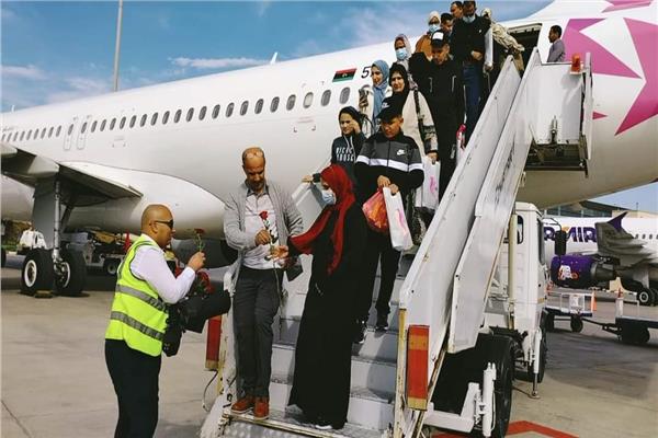  أولى الرحلات الليبية تصل برج العرب