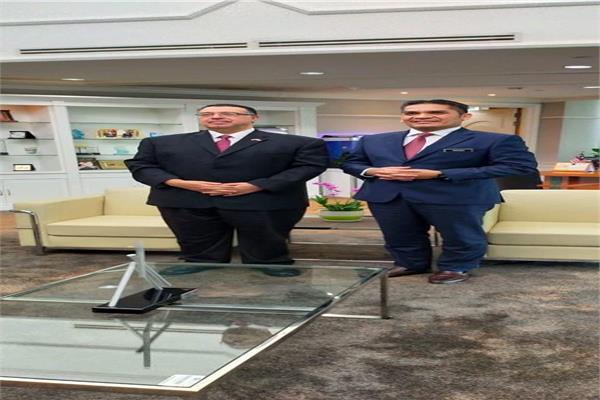 وزير التعليم الماليزي يستقبل السفير المصري في كوالالمبور