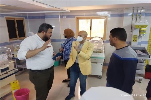  وكيل وزارة الصحة بالشرقية يطمئن علي تقديم الخدمة للأطفال المبتسرين بمستشفي ديرب 