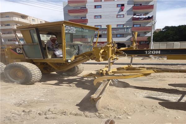 حملات مكثفة للنظافة وتمهيد الطرق بشوارع دار السلام