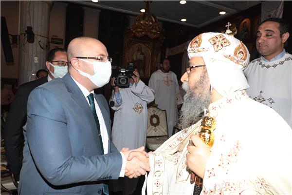 محافظ بني سويف يشهد قداس عيد القيامة المجيد
