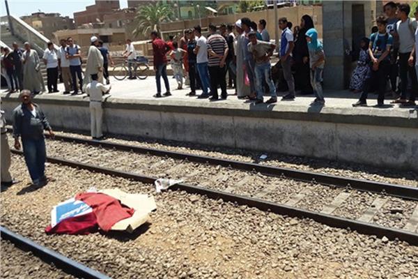 مصرع شخص سقط من  قطار بالعياط 