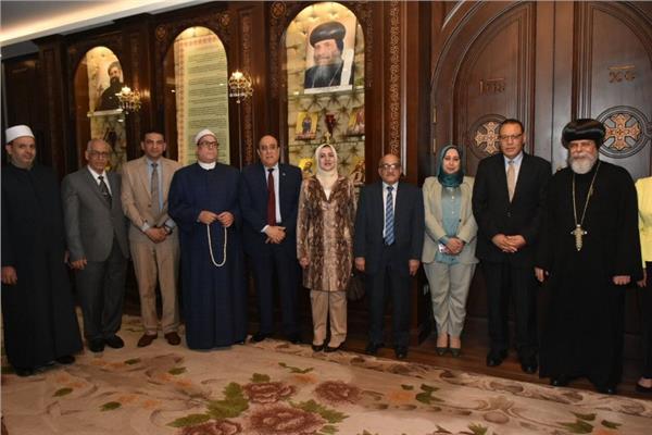 محافظ الشرقية يُهنىء الأخوة المسيحيين