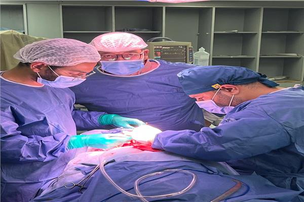  إنقاذ حياة رجل مذبوح من الرقبة 