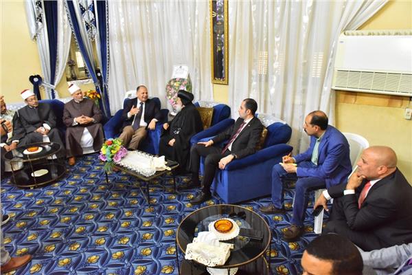 محافظ أسيوط يختتم جولته على الكنائس اليوم بزيارة مطرانية الاقباط الارثوذوكس بأبوتيج 