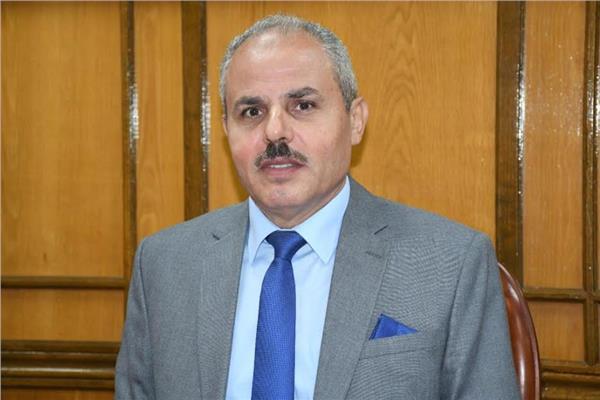 الدكتور  ناصر مندور رئيس جامعة قناة السويس