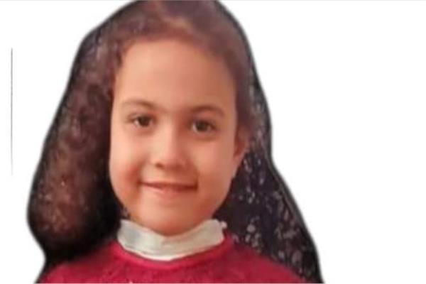 وفاة طفلة بالخطأ أثناء عودة سيارة للخلف بالغربية 