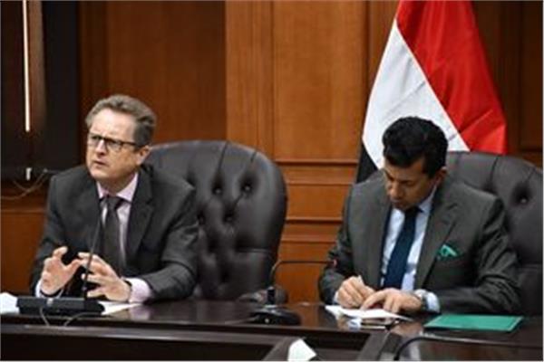 وزير الشباب يبحث التعاون مع السفير الألماني فى مجال الوعى البيئى