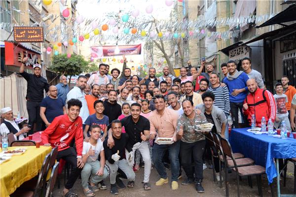 أهالى عزبة النخل فى فطار رمضان