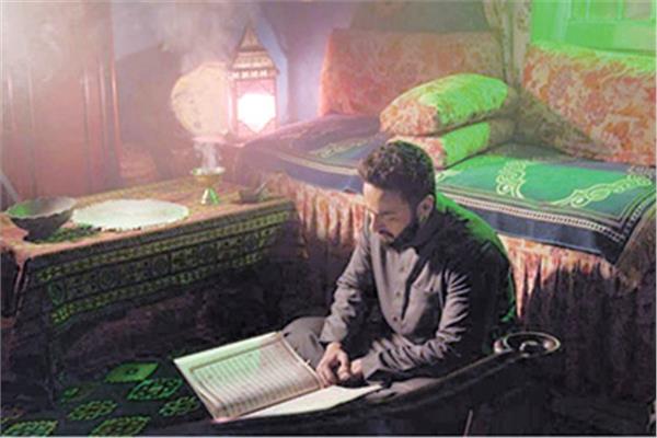  حمادة هلال فى مشهد من مسلسل «المداح»