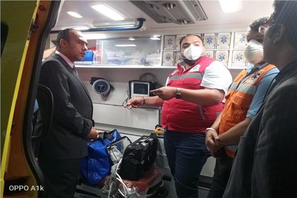 الدكتور محمد أبوزيد نائب محافظ المنيا فى أحد تمركزات الإسعاف