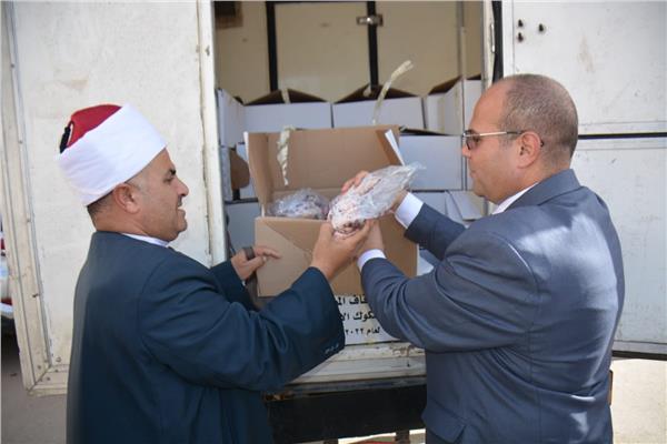  بدء توزيع الدفعة الثامنة من لحوم صكوك الطعام بالدقهلية بإجمالي 2 طن ليرتفع ما تم توزيعه لـ 24 طن 