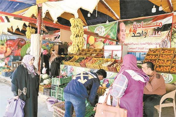 إقبال كبير من المواطنين على المنافذ و السلاسل التجارية