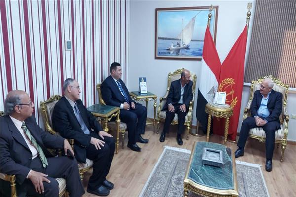 محافظ بورسعيد يستقبل وفدا من الكنيسة الإنجيلية