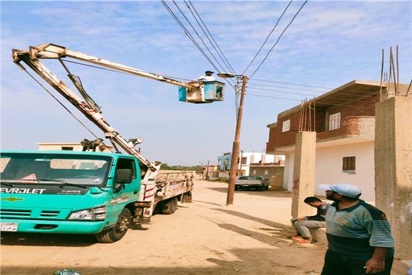الوحدات المحلية بالإسماعيلية ترفع كفاءة الإنارة العامة
