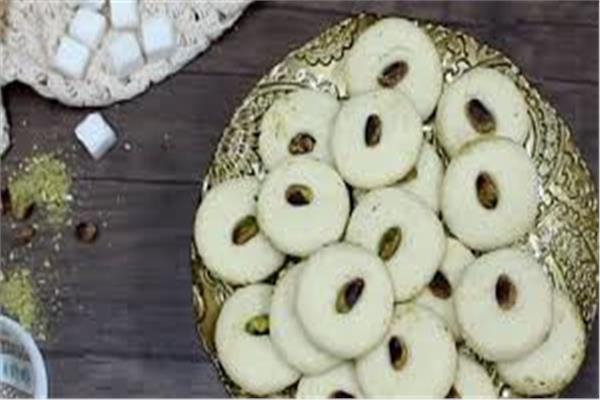 طريقة عمل الغريبة بالبيض والكريمة 