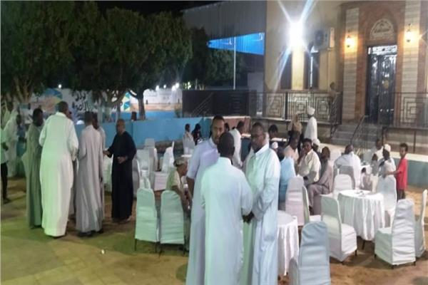 محافظ أسوان يكلف فريق وحدة حياة كريمة بالمتابعة الميدانية