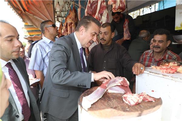محافظ المنوفية يفاجئ منفذ بيع لحوم