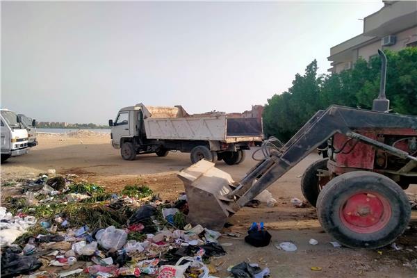 رفع تراكمات القمامة وتكثيف أعمال النظافة بالمنيا
