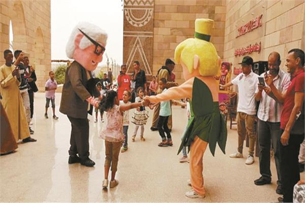 فقرات فنية ومسرح للعرائس المتحركة والألعاب الصغيرة