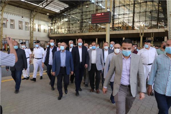 الفريق مهندس كامل الوزير خلال جولاته التفقدية لمرافق النقل