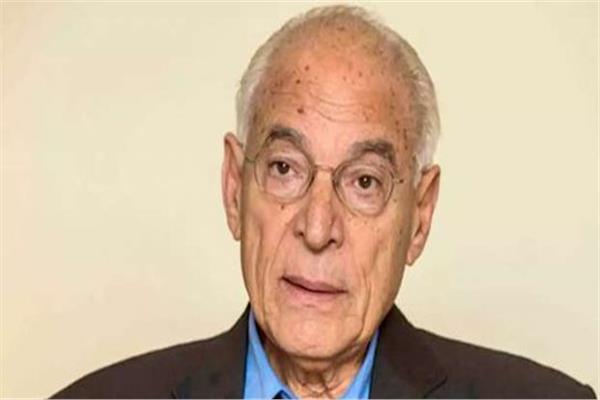 العالم المصري فاروق الباز مدير معهد أبحاث الفضاء بجامعة بوسطن الأمريكية