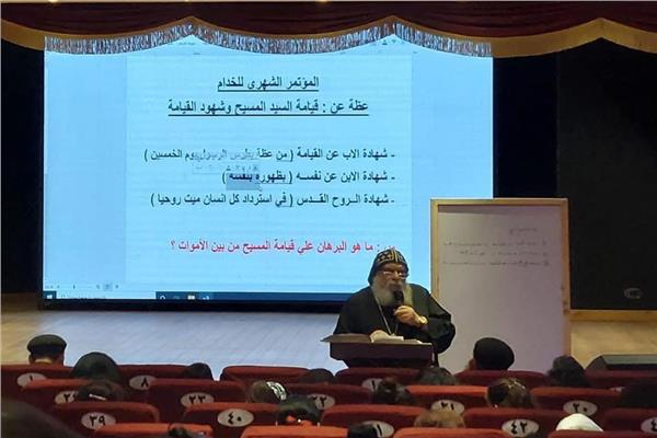  نيافة الأنبا مرقوريوس أسقف الإيبارشية.