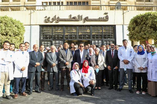 الدكتور خالد عبدالغفار خلال المتابعة الميدانية لسير العمل في عدد من المنشآت الصحية