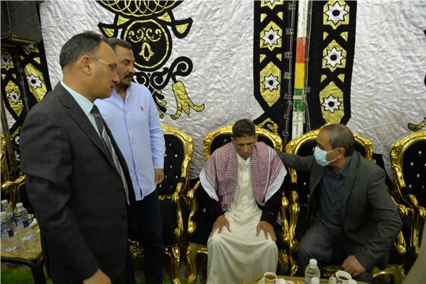 بالصور.. محافظ الإسماعيلية يقدم واجب العزاء لأسرة شهيد الوطن  بالقنطرة غرب 