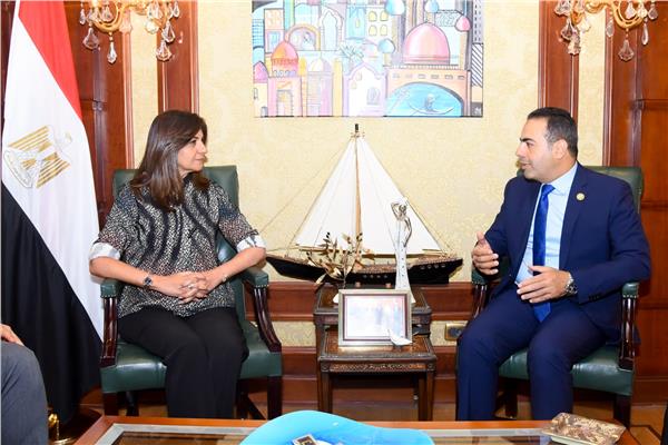 وزيرة الهجرة تستقبل رئيس لجنة الشباب