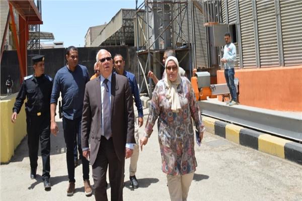 محافظ بورسعيد يتفقد مطحن