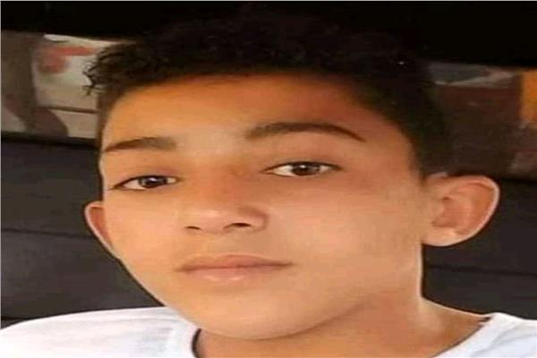 نجار مسلح يقتل طفل