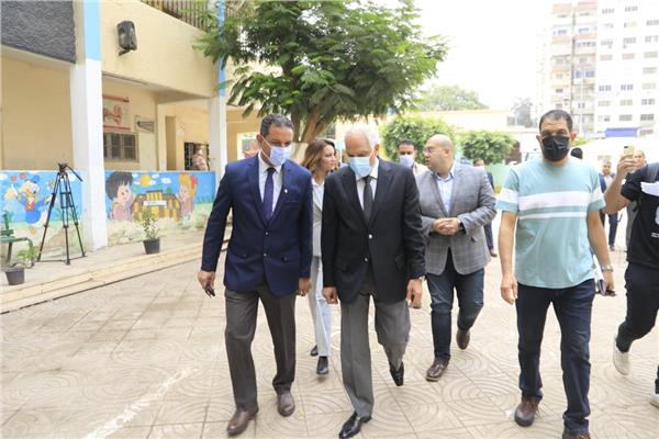 محافظ الجيزة يتفقد لجان امتحانات نهاية العام للشهادة الإعدادية