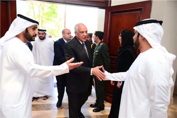 محافظ الجيزة يقدم واجب العزاء فى وفاة الشيخ خليفة بن زايد