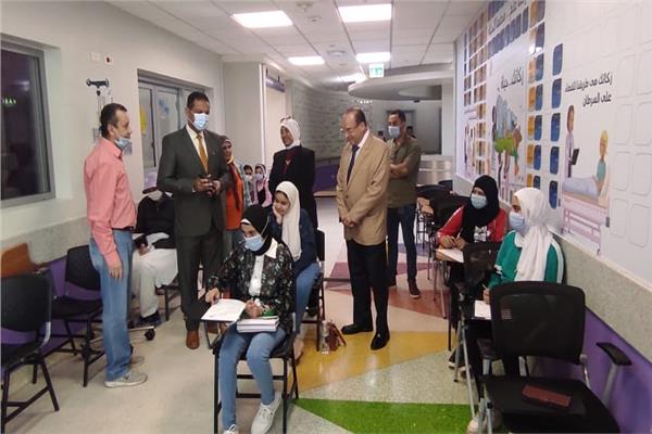 " بتكليف من الاب الإنسان أحمد راشد محافظ الجيزة مدير تعليم الجيزة يتفقد لجنة مستشفي (57357) 