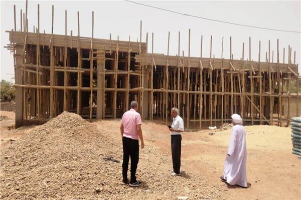فريق وحدة عمل حياة كريمة بأسوان يتابع مشروعات المبادرة الرئاسية 