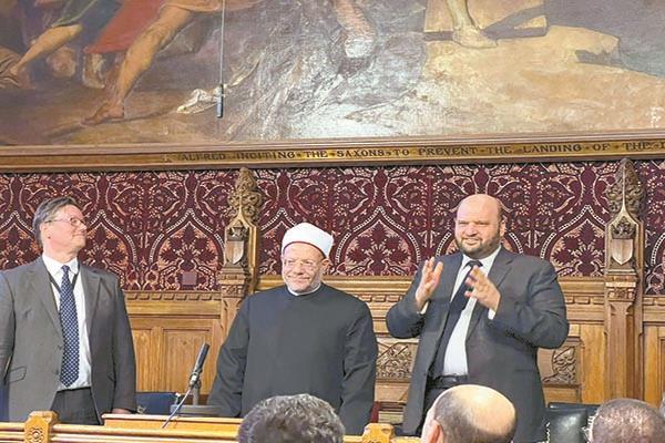 د. علام خلال لقائه بالبرلمان البريطاني