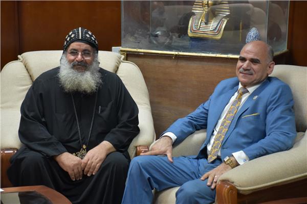 رئيس جامعة الأقصر يستقبل وكيل دير السريان القبطي 