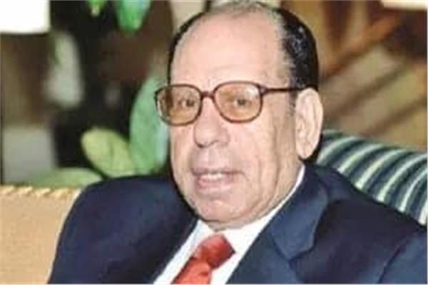 الدكتور صلاح فضل (رئيس المجمع)