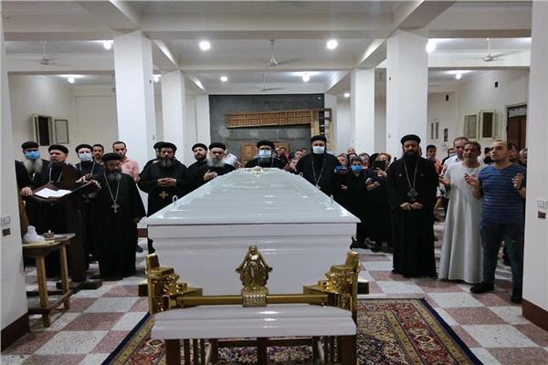 البابا تواضروس ينعى إحدى مكرسات إيبارشية طهطا    