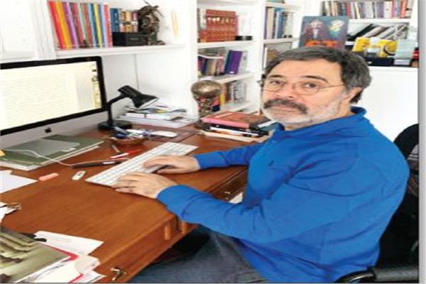 أحمد أوميت:لا مثقف يعيش فى قصر زجاجى