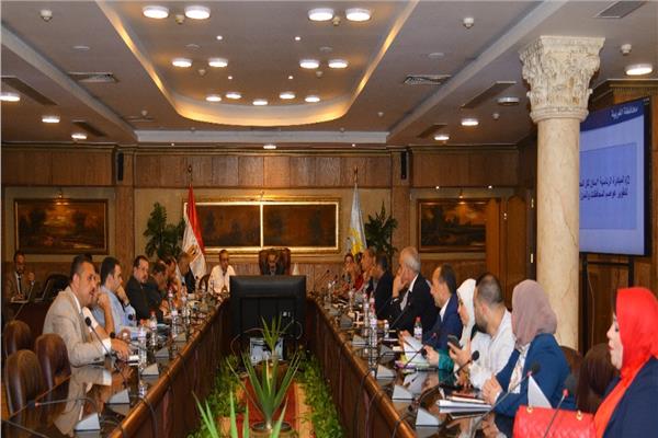 محافظ الغربية يعقد اجتماعه الأسبوعي